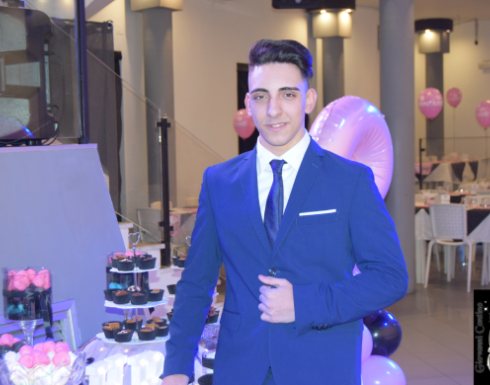 Uomo egiziano di 19 anni, muscoloso